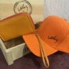 Combo De Lujo para Dama Gorra Vélez + Billetera Doble cierre Vélez + caja de Madera