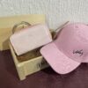 Combo De Lujo para Dama Gorra Vélez + Billetera Doble cierre Vélez + caja de Madera